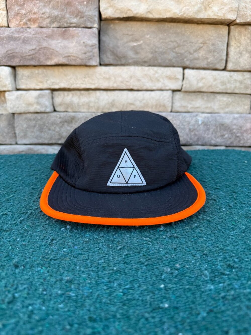HUF 5 panel black hat with orange detailing - Picture 4 of 10